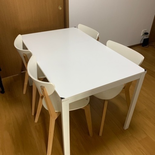 決まりました　ダイニングテーブル　IKEA