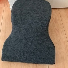 ビックワンで購入　車のヘッドレストにつけるクッション