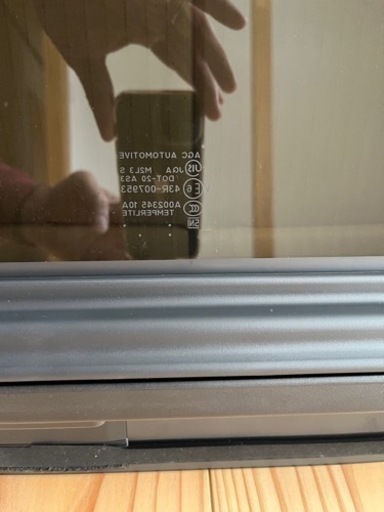 ハイエース200系　リアサイドガラス　小窓付き