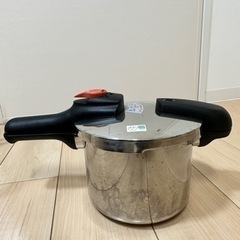 ステンレス製圧力鍋の画像