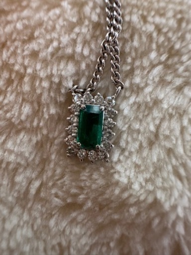 エメラルド　ネックレス