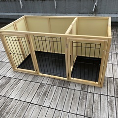 中型犬木製ペットゲージ　屋根付き　折りたたみ可能　しきりあり
