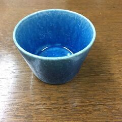 青いきれいなお椀