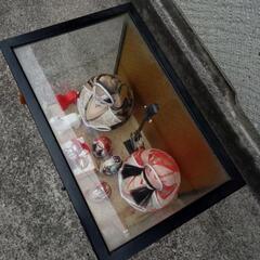人形ケース　人形類　ケース幅約４３cm　高さ約３４cmの画像