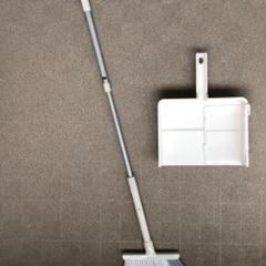 ☆無料でどうぞ！　外掃除用箒とちりとりのセット　側溝の掃除も可　フック付き☆の画像