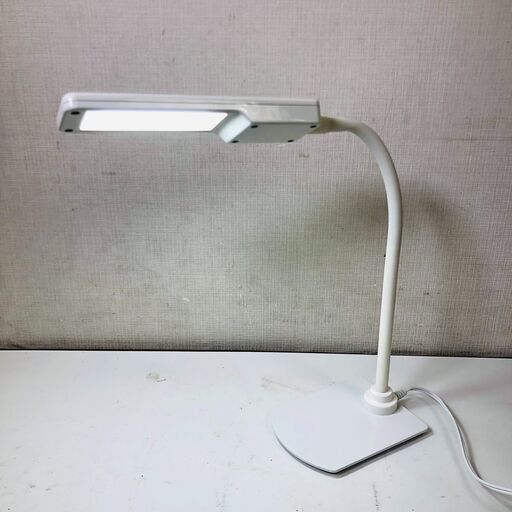【11/16販売済KH】ニトリ LEDデスクライト LDS-7N WH 100V 50/60Hz 3段階明るさ調節 北E3
