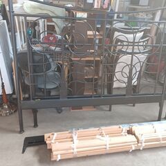 IKEAベッドフレーム　キング　※引き取り条件あり