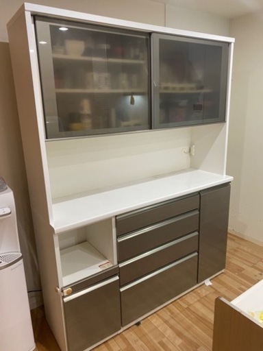 早いもの順です★ 食器棚  松田家具 白×シルバー色 収納棚