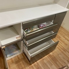 早いもの順です★ 食器棚  松田家具 白×シルバー色 収納棚