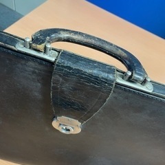 英国製　皮　ビジネスバッグ　の画像