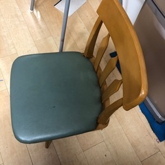 商談中ダイニングチェア回転式