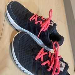 ※美品　ほぼ新品　女性用adidas トレーニングシューズの画像