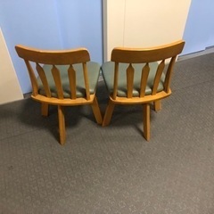 商談中ダイニングチェア回転式の画像