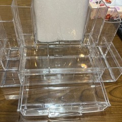化粧グッズ収納ボックス　　お話中。。
