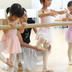 『キッズバレエ』小さい頃に身につけた正しい身体の動かし方は、美しい所作となり一生の宝物になります。子どもたちはたくさんの可能性を秘めています☆の画像