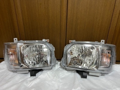 新車外し ハイエース6型 ワイドボディ ヘッドライト トヨタ純正