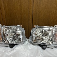 新車外し ハイエース6型 ワイドボディ ヘッドライト トヨタ純正
