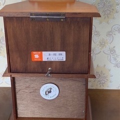 【再値下:未使用品】お人形が踊るオルゴールつきの宝石箱の画像