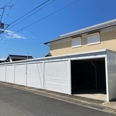 貸しガレージ　シャッター付き