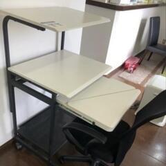 パソコンデスクの画像