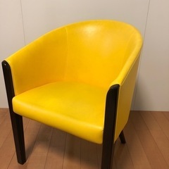 黄色椅子の画像