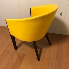 黄色椅子の画像