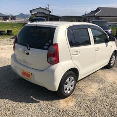車検７年７月　分割払可！　ナビ　バックカメラ　　パッソ白　7万キロ台　スマートキーの画像