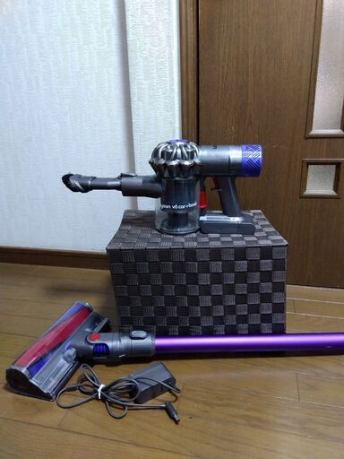 １３５２★ダイソン掃除機、充電式、サイクロン式