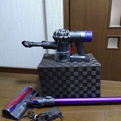 １３５２★ダイソン掃除機、充電式、サイクロン式