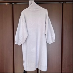 新品♡ミカーレミカーレ スリット入りタートルネックニットワンピの画像