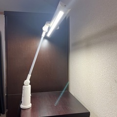 ニトリ　LEDデスクライト