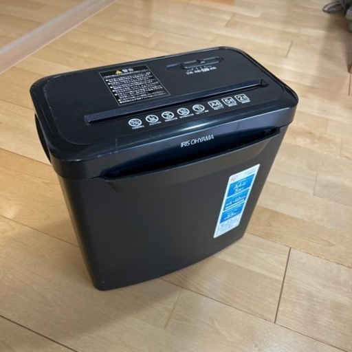 新品未使用シュレッダー　アイリスオーヤマP5GCX