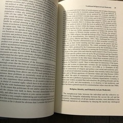英文で記載の本の画像