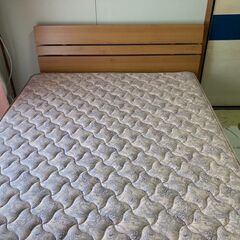 ダブルベッドの画像