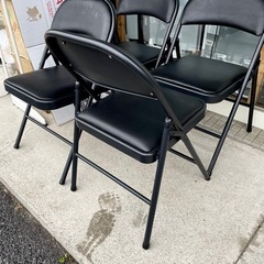 【新品未使用‼️】定価21,680円♪ 折りたたみパイプ椅子 4脚セット イス チェア 合成皮革張りブラック♪の画像