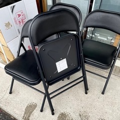 【新品未使用‼️】定価21,680円♪ 折りたたみパイプ椅子 4脚セット イス チェア 合成皮革張りブラック♪の画像