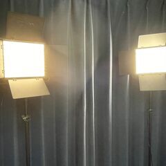 撮影用ライト2個ペア　LED　3200K-5600K　三脚付き　...