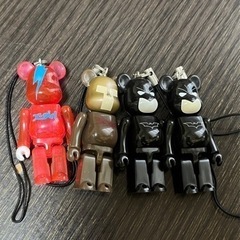 ベアブリックキーホルダー