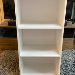 白い収納ケース２つ