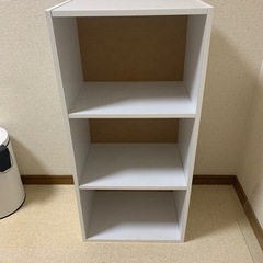 白色の３段ボックス