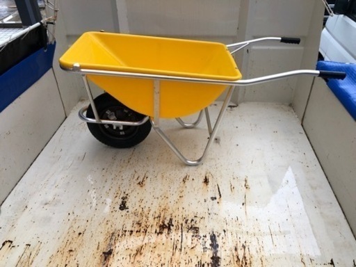 アルミ一輪車　運搬