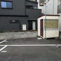貸し倉庫（約1.5畳）電気料金込み、初期費用不要（プラス6千円で軽自動車の駐車可）！ - 短期賃貸