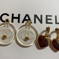シャネルとCOACHのピアスの画像