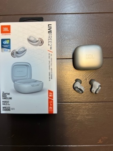 BluetoothイヤホンJBL LIVE FREE 2