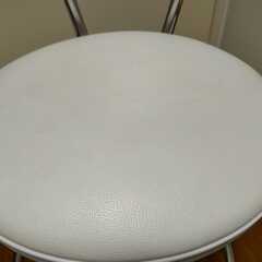 白色カウンターチェアお売りしますの画像