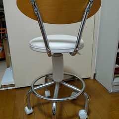 白色カウンターチェアお売りしますの画像