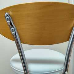 白色カウンターチェアお売りしますの画像