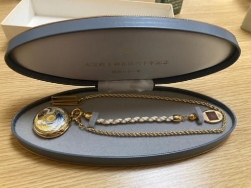 天皇陛下御在位六十年記念懐中時計