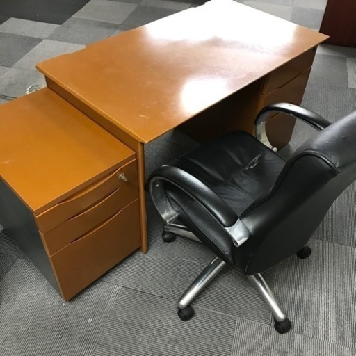 3点セット   PLUS プラス  オフィス デスク  事務机  机  片袖  サイドワゴン  TUNGYU デスクチェア 椅子 チェア ブラウン