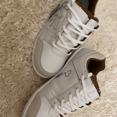 抽選限定！バンクシーデザイン✨にゅ　スニーカー